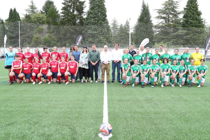 Negreira estrea o renovado campo de fútbol municipal de Cepelo