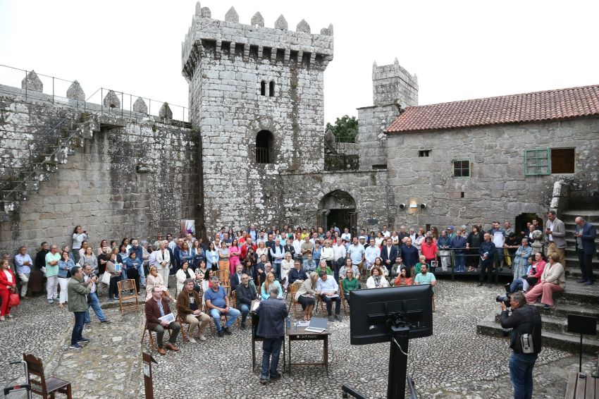 Formoso recalca “a maxia” da Costa da Morte na inauguración da exposición ‘Mar de Ardora, Mar de Galicia’ en Vimianzo