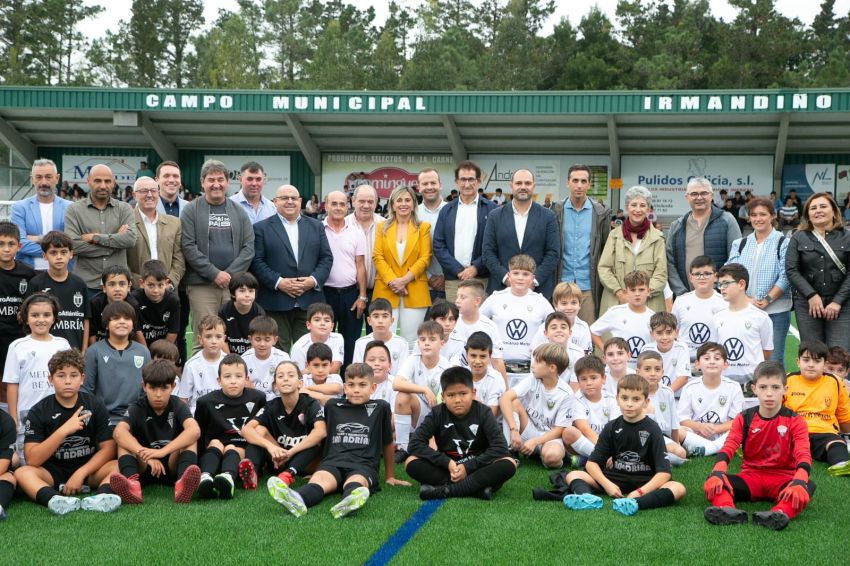 Inaugurado o campo de fútbol ‘Irmandiño’ de Vimianzo, reformado con financiación provincial