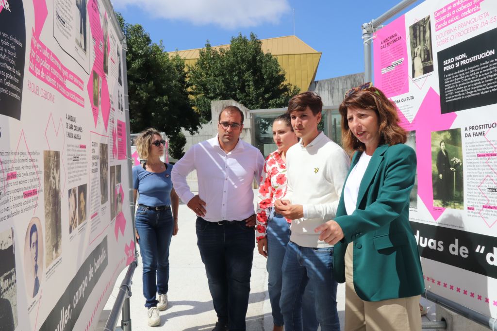 A exposición da Deputación “Sinaladas” chega a Ribeira para difundir a loita das mulleres galegas no século XX