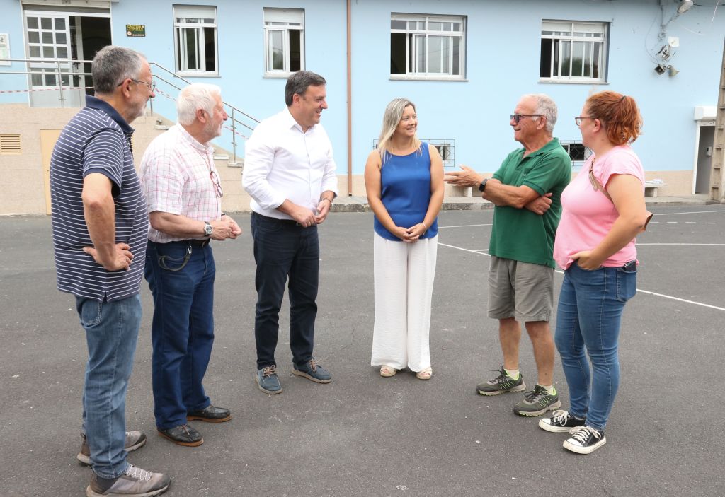 A Deputación da Coruña acorda novas colaboracións coas asociacións de veciños de Esmelle e Covas, en Ferrol