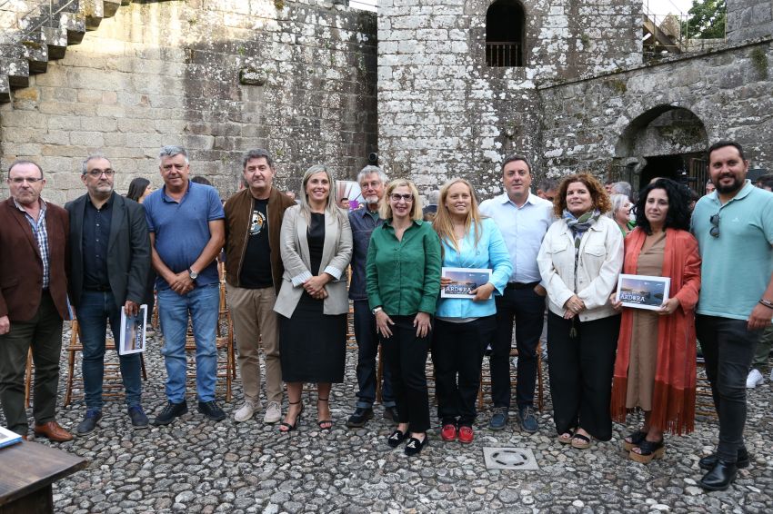 Formoso recalca “a maxia” da Costa da Morte na inauguración da exposición ‘Mar de Ardora, Mar de Galicia’ en Vimianzo