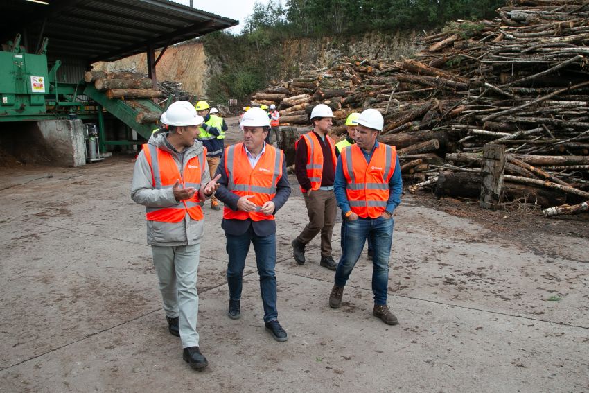 A Deputación da Coruña destaca en Vilasantar o potencial do rural na xeración de enerxía verde a partir dos recursos forestais