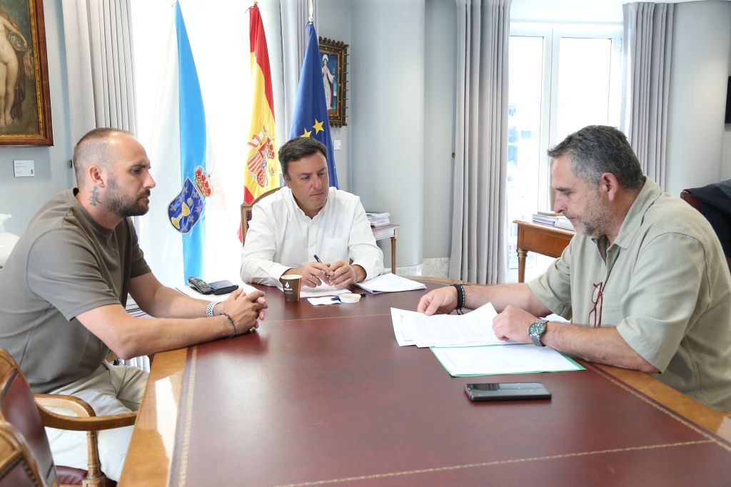 O presidente da Deputación da Coruña reuniuse co alcalde de Cerdido para abordar as necesidades do municipio