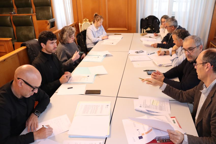 O Consello Director do Parque Compostela Rupestre aborda a sinalética dos xacementos, o mantemento das fincas e a conformación do comité científico