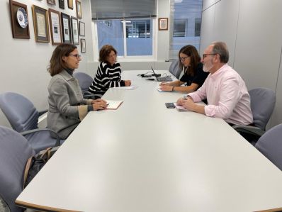 A Deputación apoia o programa “Defende o mar a través do surfing” para concienciar os escolares da importancia de preservar o mar e as praias