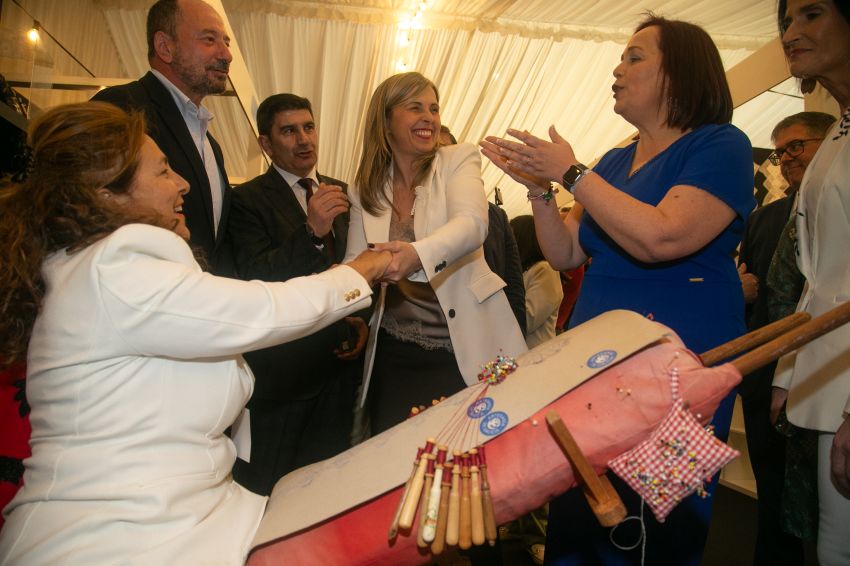 A Deputación súmase á homenaxe de Camariñas ás súas palilleiras con motivo da 35.ª Mostra do Encaixe
