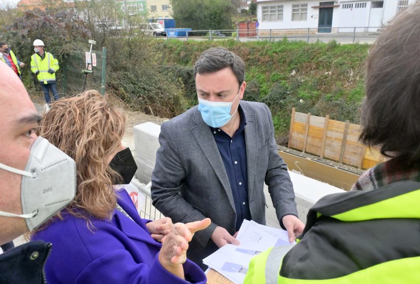 A Deputación inicia a construción dunha pasarela para o paso seguro dos peóns sobre a vía do tren na avenida Santa Icía, en Narón