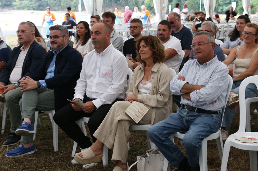 A Deputación celebra os cen anos da Confraría de Barrallobre e exalta o valor gastronómico e cultural da Festa do Marisco