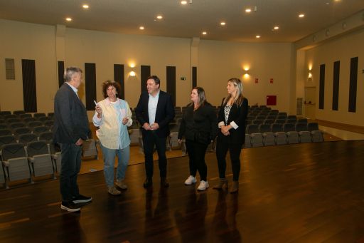 A Deputación e o Concello de Carnota culminan as obras do novo auditorio municipal de O Viso, cun investimento de 300.000 euros