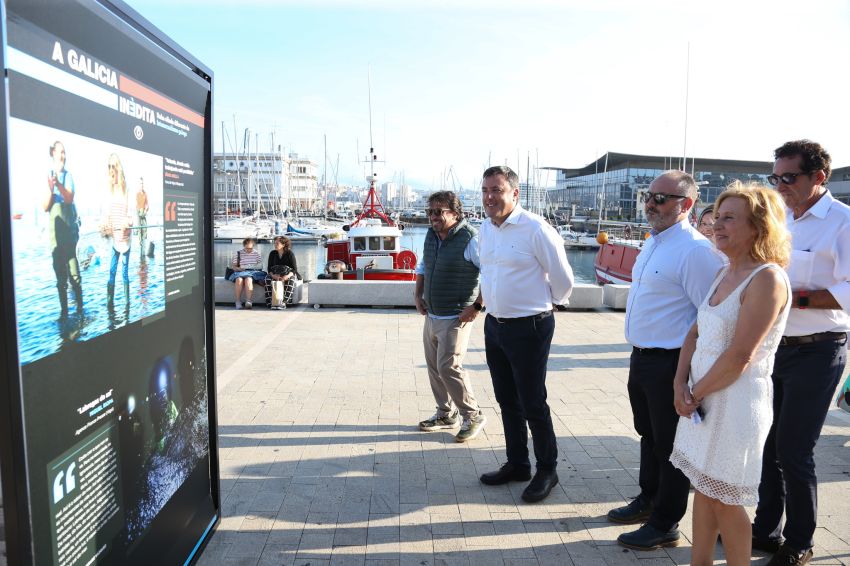 A Deputación da Coruña achega a exposición fotográfica “A Galicia inédita” ao público na dársena da Marina