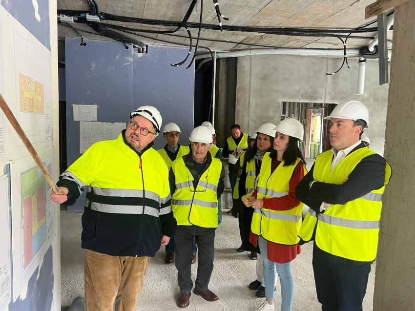 Valentín González Formoso visita nas Pontes as obras da primeira residencia de saúde mental de Ferrolterra, que comezará a funcionar en 2027