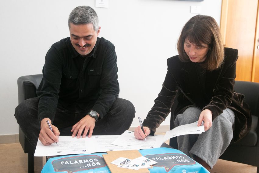Carballo formaliza a súa adhesión á rede de grupos de conversa ‘Falarmos Nós’ que impulsa a Área de Lingua da Deputación