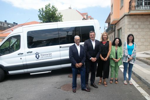 A Deputación entrega a AFAFES unha furgoneta adaptada para mellorar a atención ás persoas con alzhéimer