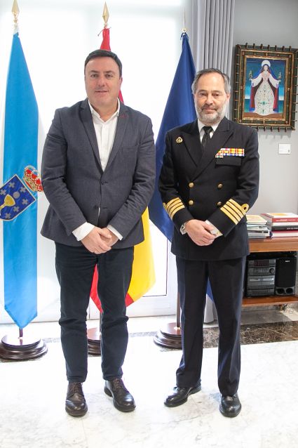 O presidente da Deputación reuniuse co delegado de Defensa en Galicia, o capitán de navío Jesús Ángel Paz