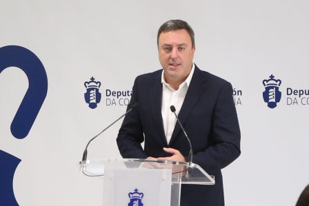 O vicepresidente Xosé Regueira entrega o Premio Iniciativa Emprendedora de AJE Coruña