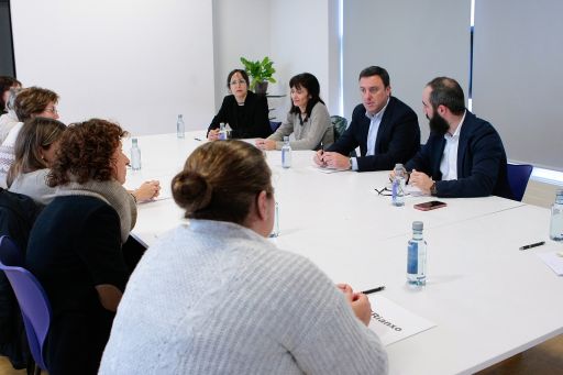 A Deputación da Coruña financia 50.000 horas de axuda no fogar e contrata a 19 profesionais da área social nos concellos do Barbanza