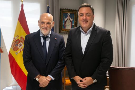A Deputación da Coruña e LALIGA acordan colaborar para renovar os campos de fútbol da provincia e mellorar a xestión dos clubs de base