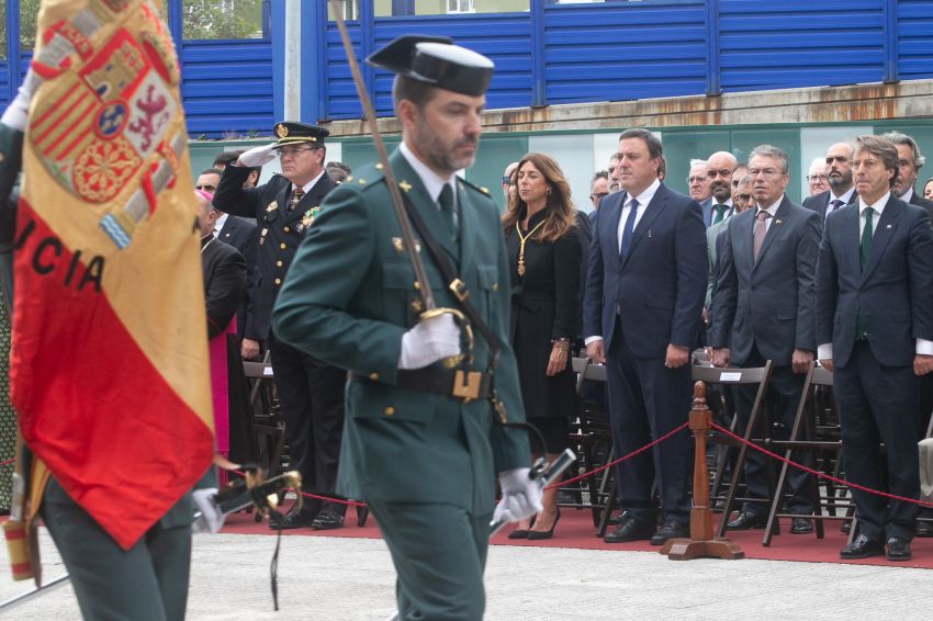 Valentín González Formoso recibe a Cruz de Prata da Garda Civil nos actos do Día do Pilar na Coruña