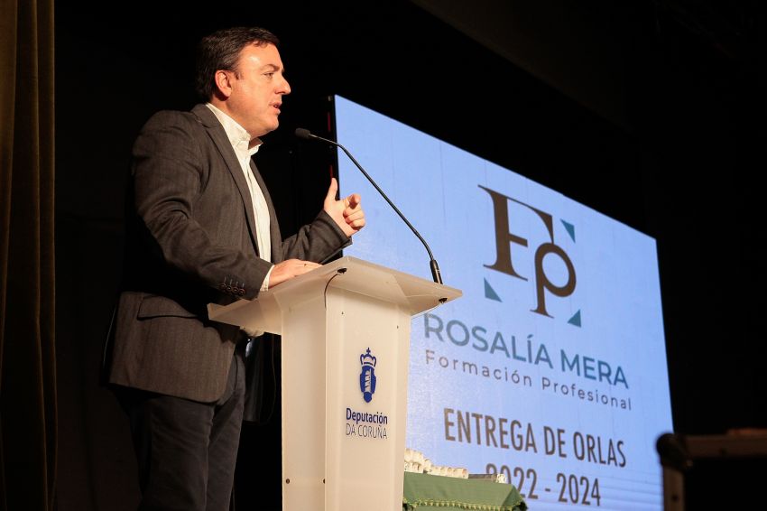 Formoso destaca o IES Rosalía Mera como referencia da FP en Galicia