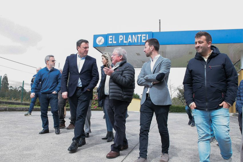 Formoso subliña a importancia do cooperativismo como ferramenta de desenvolvemento rural na súa visita a El Plantel, en Paderne