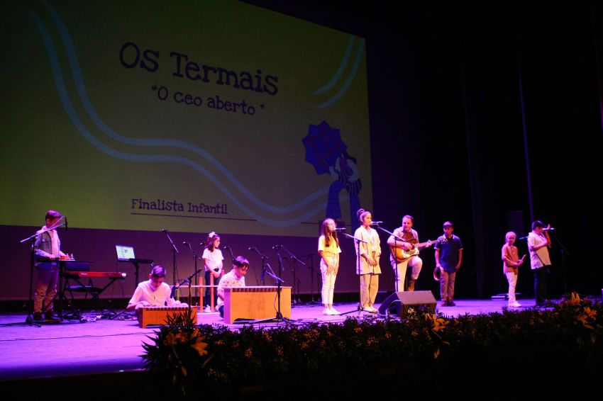 O grupo “O ritmo dos soños” de Caión e o dúo “Temos terras” de Santiago e Teo, gañan o VI Concurso Quero Cantar