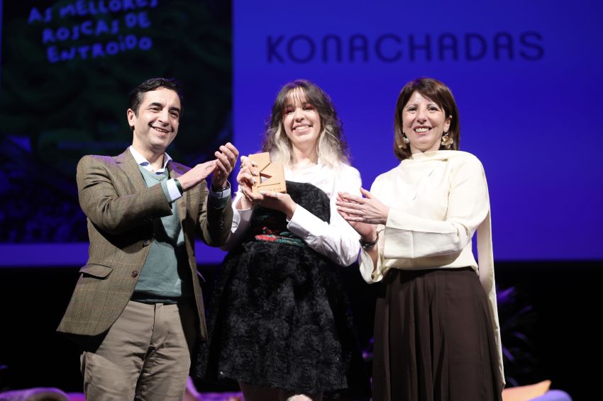 Sol Agra destaca na entrega dos Premios Youtubeiras+ que o galego «vale para contar ciencia, literatura, cine, cociña, humor ou música, e para estar presente en todos os formatos e plataformas»