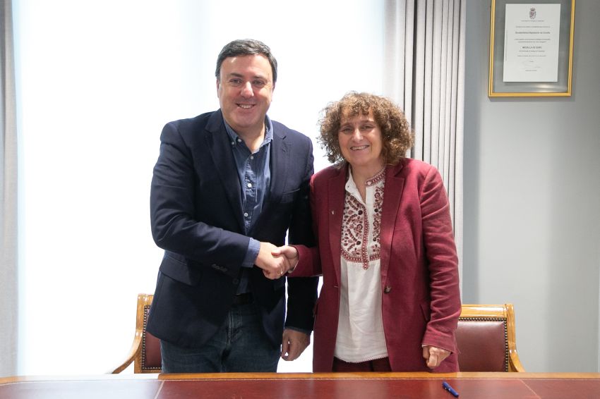 A Deputación e o Concello de Santiago asinan o convenio para as obras de reforma do estadio Verónica Boquete, cun investimento de 1,29 millóns de euros
