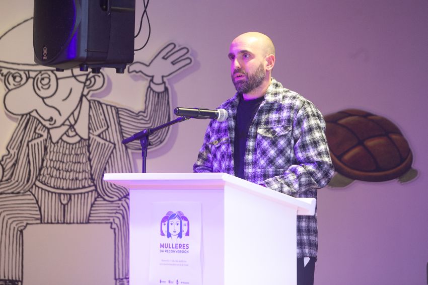 As Mulleres da Reconversión reciben en Fene un caloroso recoñecemento polo 8M