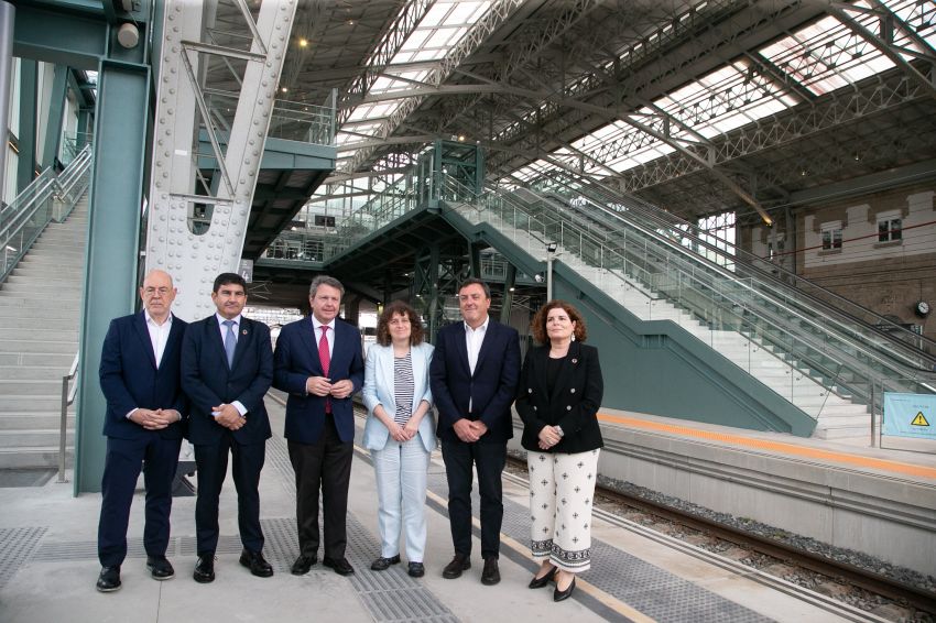 O presidente da Deputación asistiu á posta en servizo da nova estación intermodal de Santiago- Daniel Castelao