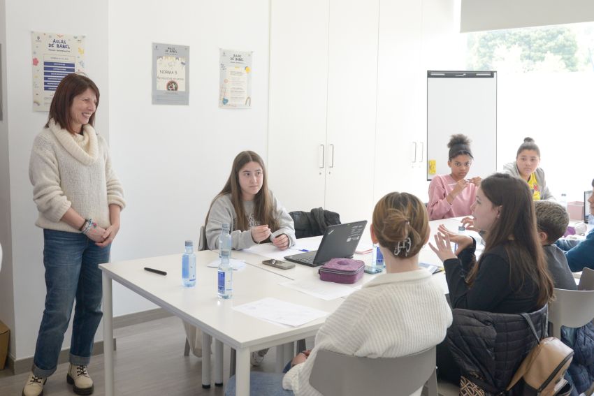 A deputada de igualdade visita a ONG Mestura e destaca “o labor fundamental de apoio ás mulleres migrantes”