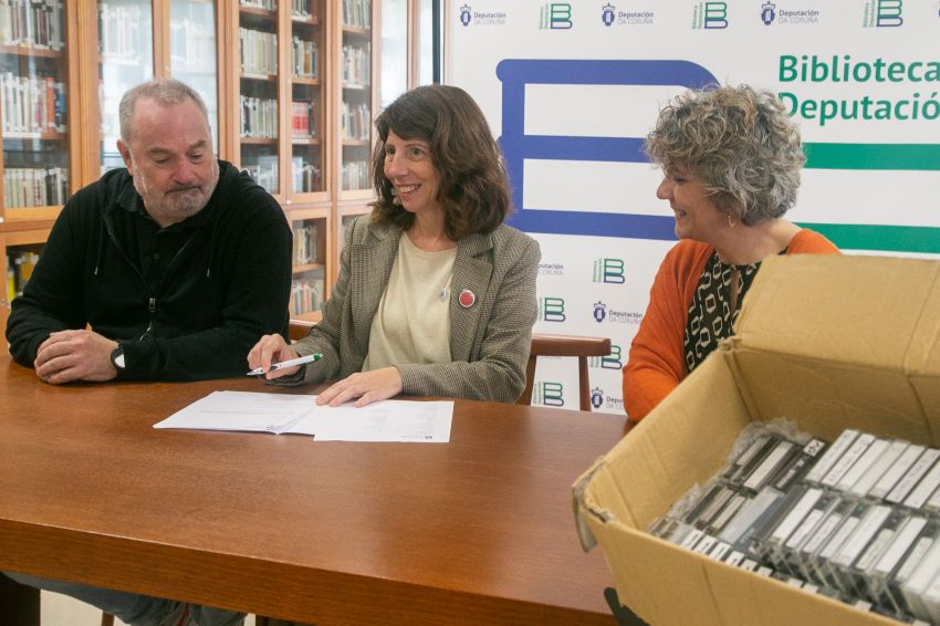 A CRMH da Coruña faille entrega do seu arquivo audiovisual á Deputación da Coruña