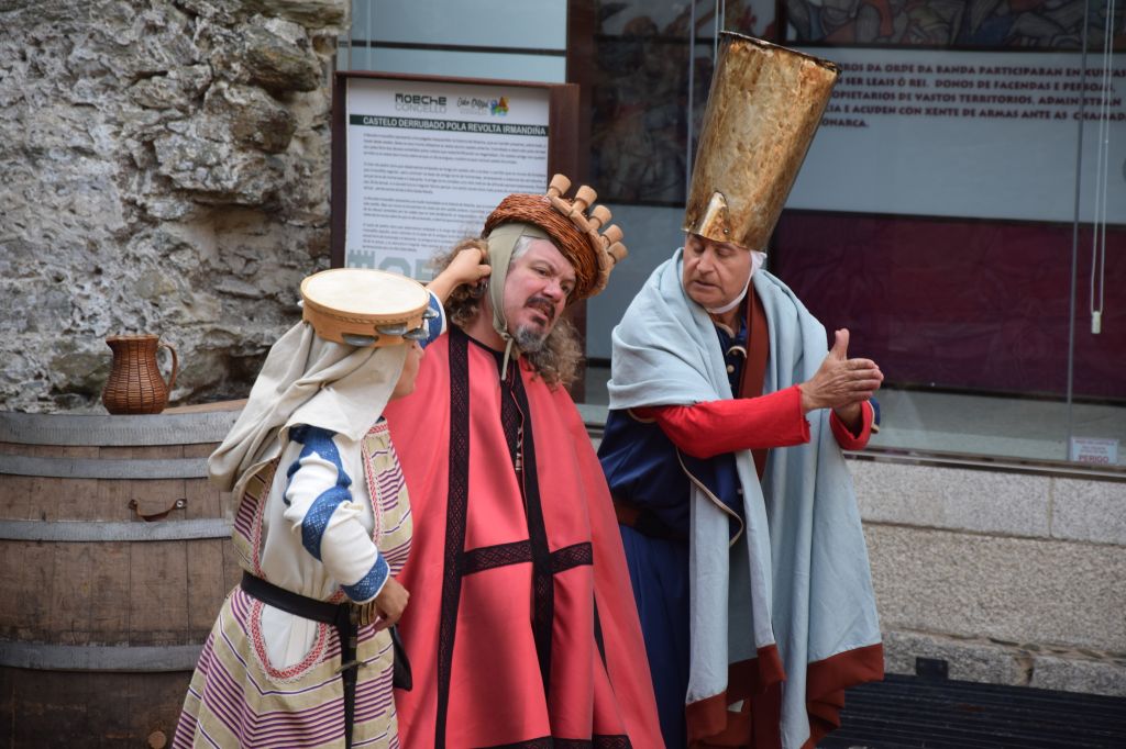 ‘Terra de Raíñas’, teatro para coñecer o pasado medieval no Centro Sociocultural de Vite