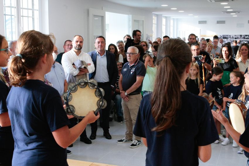 Pontedeume recupera a escola unitaria de Nogueirosa para transformala nun local social co apoio da Deputación da Coruña