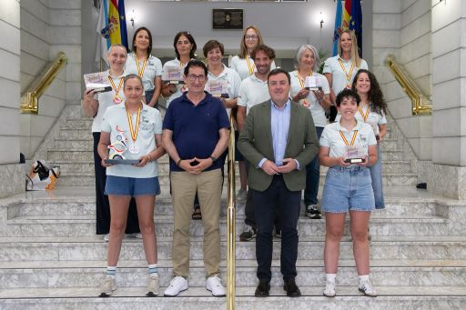 A Deputación recibe o equipo de barco dragón do Club Náutico Folixa das Pontes