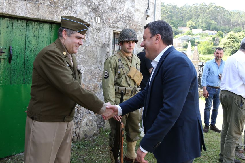 Formoso participa en Outes na homenaxe a Manuel Otero Martínez, único falecido español na praia de Omaha durante o Desembarco de Normandía