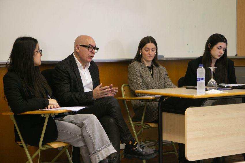 Regueira defende na Facultade de Turismo da UDC un modelo turístico que poña no centro o territorio, a identidade e a calidade