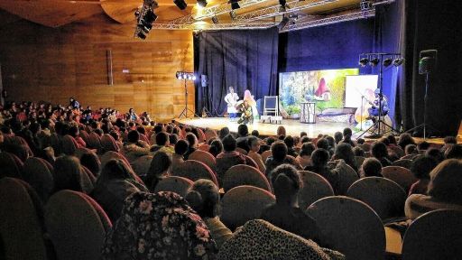 A Deputación da Coruña anima os concellos a programar espectáculos que promoven o uso do galego