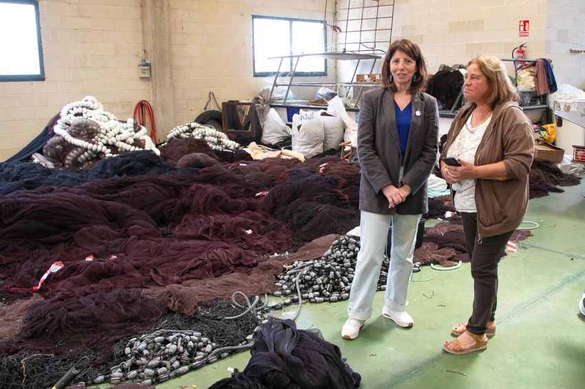 A deputada de igualdade visita as “Redeiras” de Corme, que contan co apoio da Deputación para o desenvolvemento de actividades de igualdade