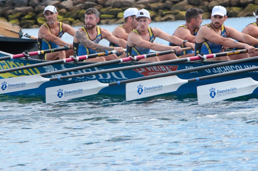 O Club de Remo Cabo de Cruz gaña a Bandeira de Traíñas Deputación da Coruña