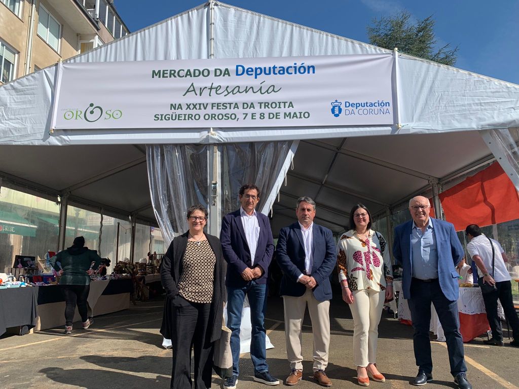 Antonio Leira e o alcalde de Oroso inauguran a Feira de Artesanía da XXIV Festa da Troita de Oroso