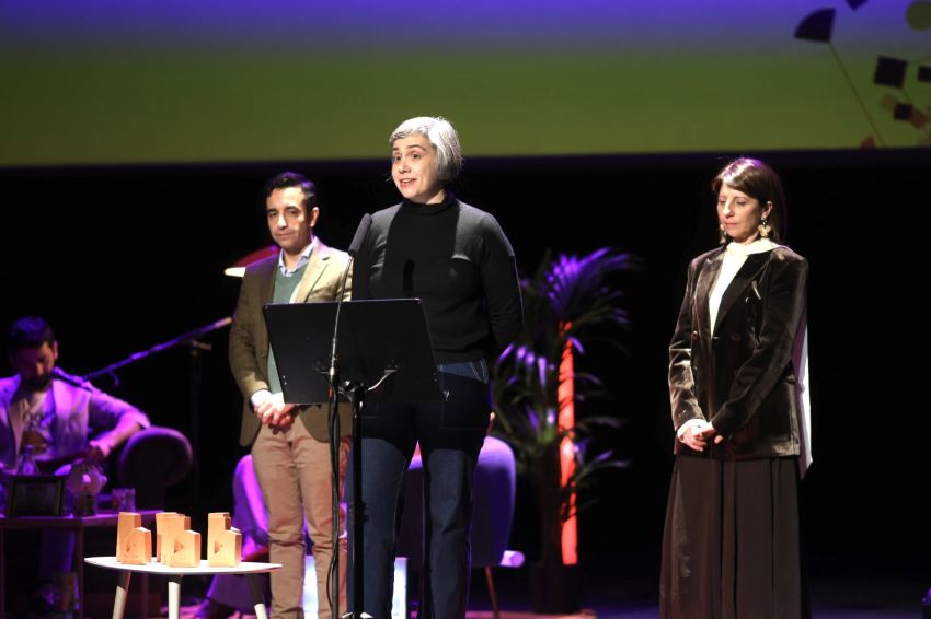 Sol Agra destaca na entrega dos Premios Youtubeiras+ que o galego «vale para contar ciencia, literatura, cine, cociña, humor ou música, e para estar presente en todos os formatos e plataformas»