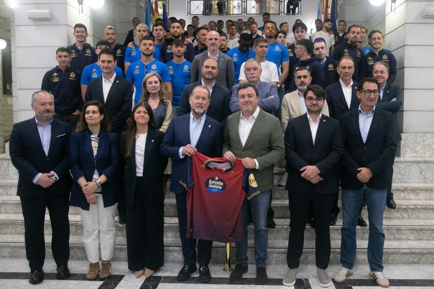 A Deputación recibe ao RC Deportivo tras o ascenso á 1ª división