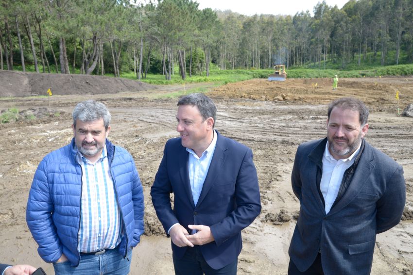 Formoso visita as obras do aparcadoiro de Balarés, que estarán rematadas en setembro