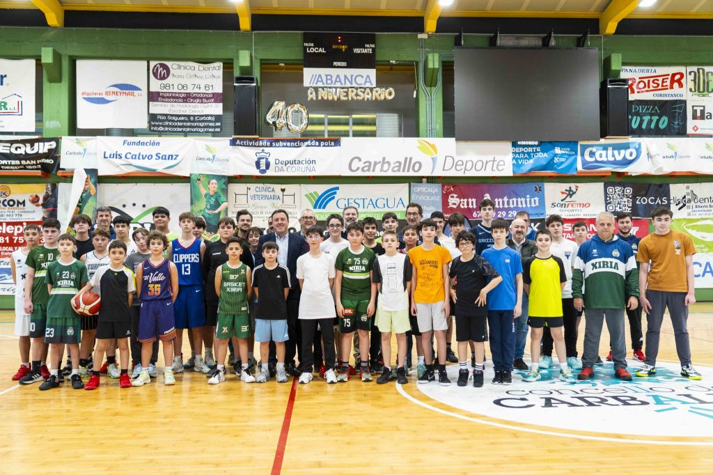 Formoso visita a Escola de Basket Xiria de Carballo