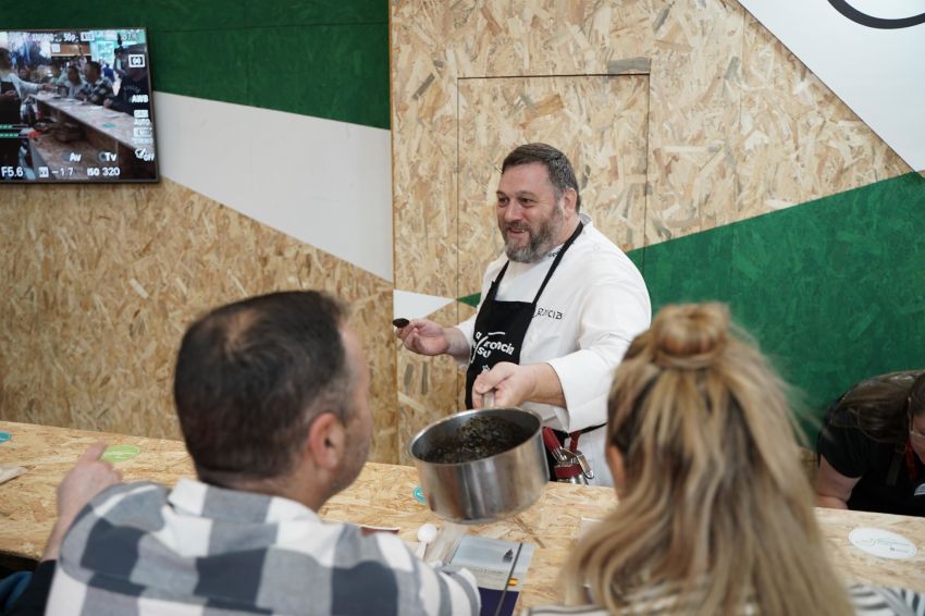 Miguel Mosteiro, de Gastrolab Arousa, pecha o programa de showcookings da Deputación na Feria de Bilbao