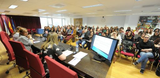 Máis de cen representantes de entidades de servizos sociais e igualdade participan nunha xuntanza na Deputación da Coruña