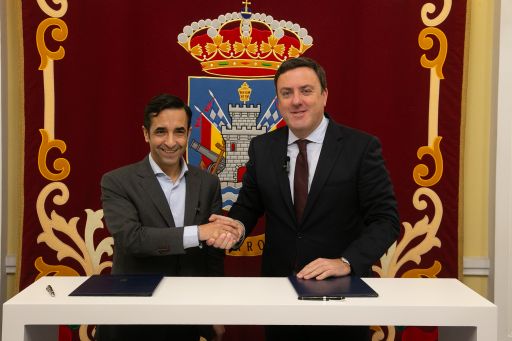 A Deputación da Coruña e o Concello de Ferrol asinan o convenio para financiar con 1,5 millóns de euros as obras do alumeado do estadio da Malata