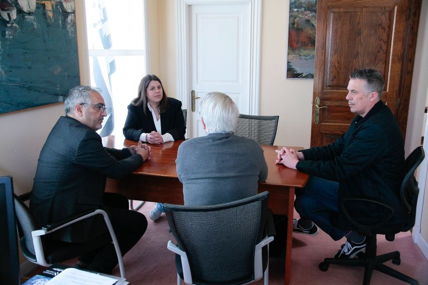 O deputado de patrimonio, Xosé L. Penas, visita en Cedeira o Castro Sarridal