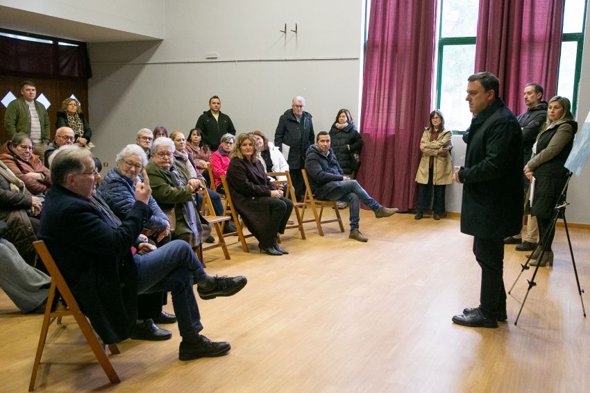 A Deputación da Coruña presentou á veciñanza de Xuvia o proxecto da Senda do Trece na estrada DP-5404